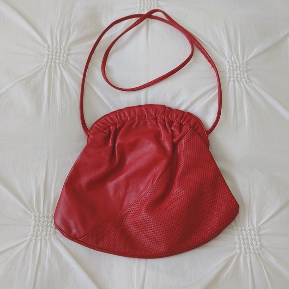 Vintage Handbags - Vintage 80s red leather hinged clasp shoulder purse.